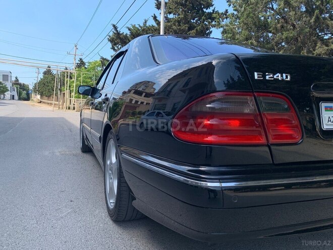 Mercedes E 240-5