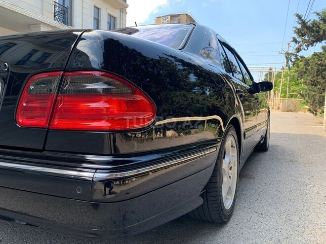 Mercedes E 240-10