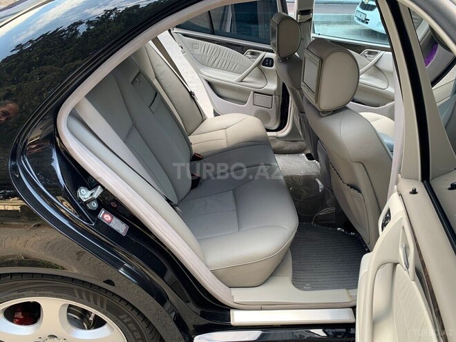 Mercedes E 240-17