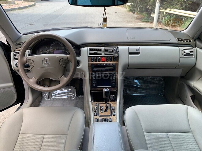 Mercedes E 240-19