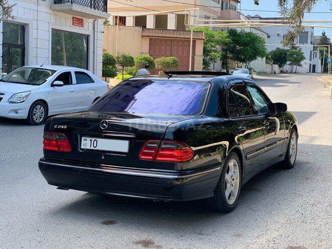 Mercedes E 240-14