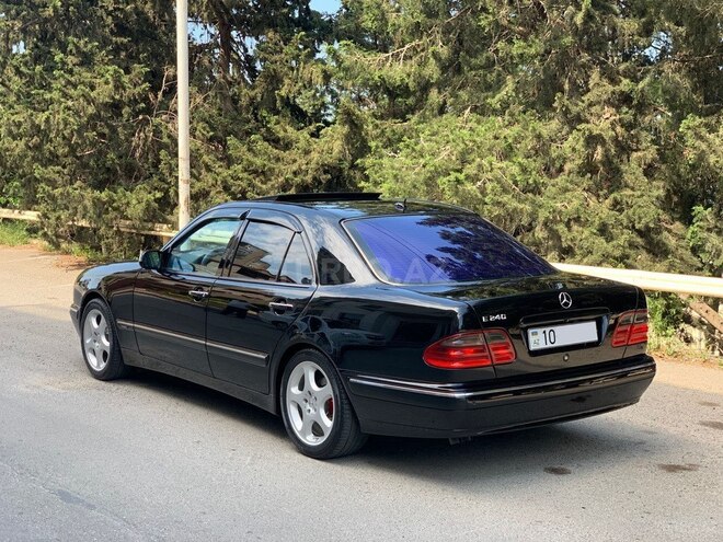 Mercedes E 240-9