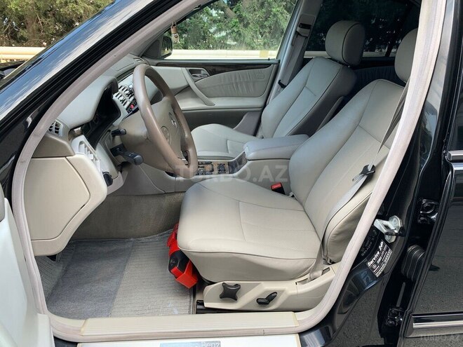 Mercedes E 240-12