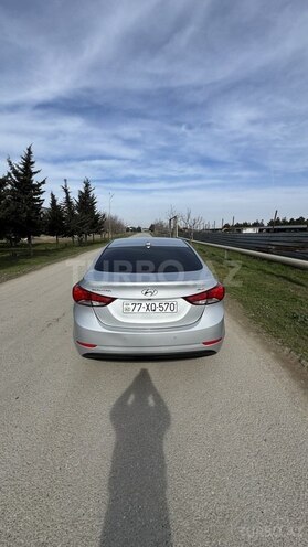 Hyundai Elantra-2