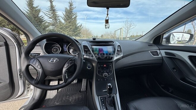 Hyundai Elantra-3