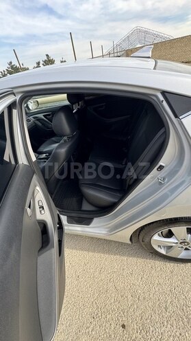 Hyundai Elantra-7