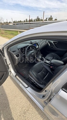 Hyundai Elantra-9