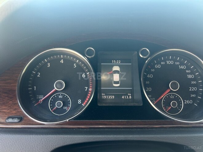 Volkswagen Passat-8