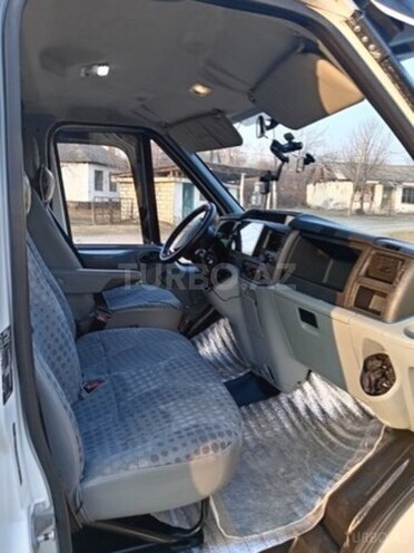 Ford Transit-6