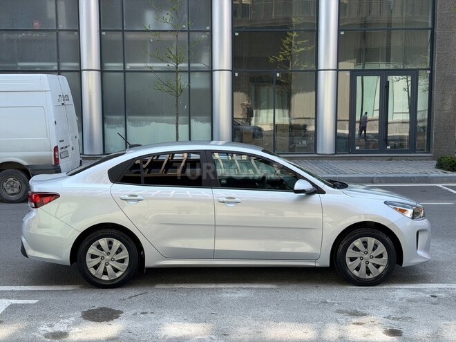 Kia Rio-5
