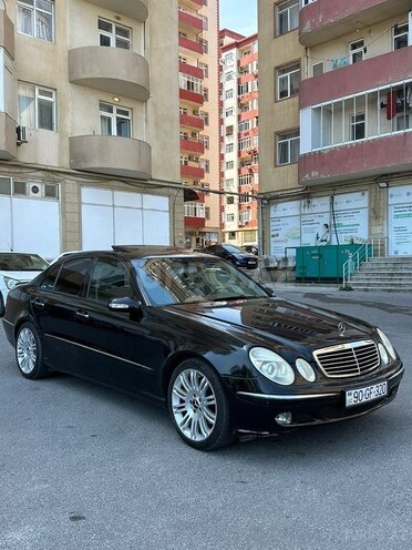 Mercedes E 320-1