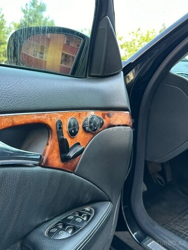 Mercedes E 320-6