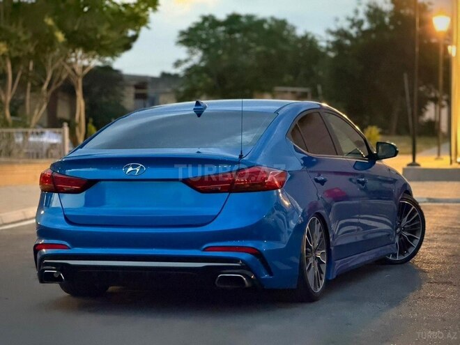Hyundai Elantra-4
