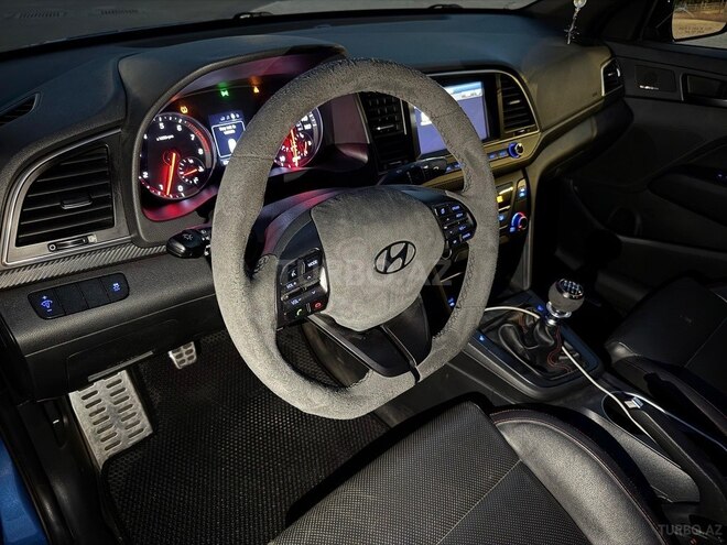 Hyundai Elantra-11