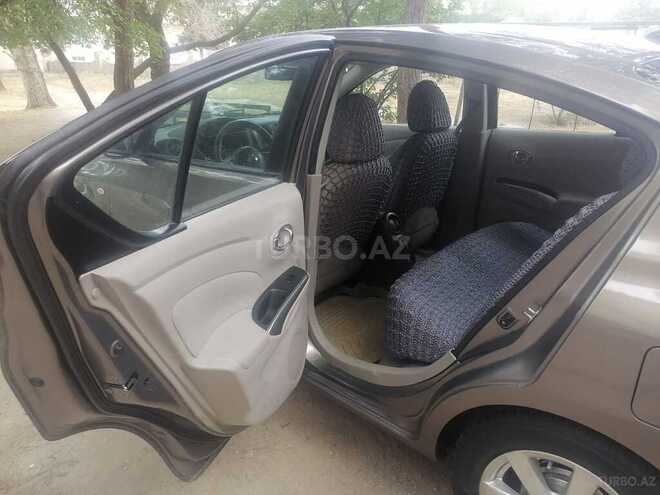 Nissan Sunny-5