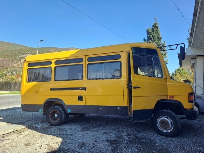 Mercedes 609 D-3