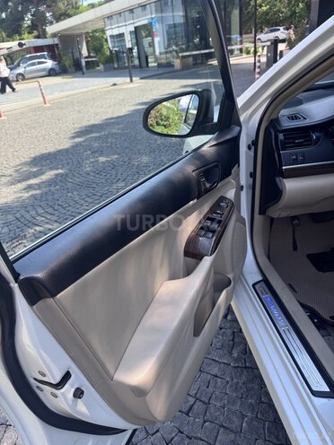Toyota Camry-12