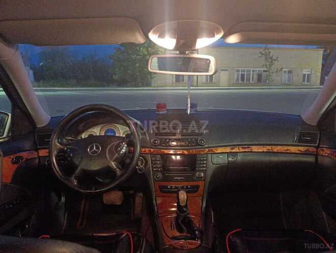 Mercedes E 240-4