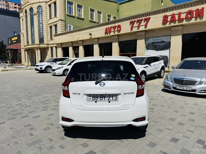 Nissan Note-7