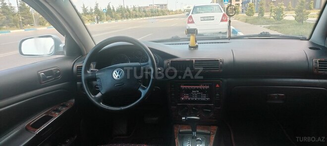 Volkswagen Passat-8