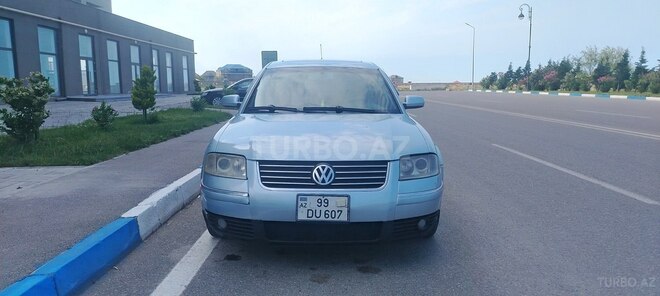Volkswagen Passat-1