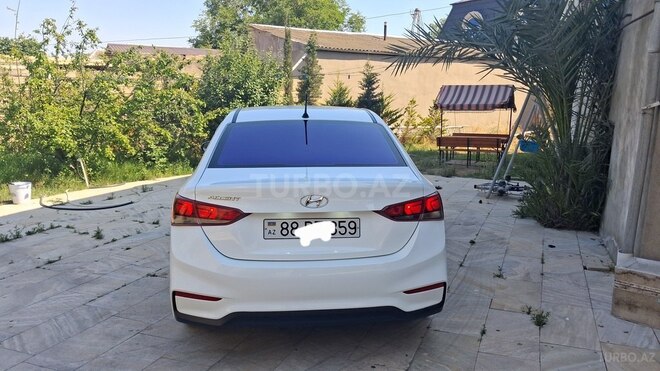 Hyundai Accent-2