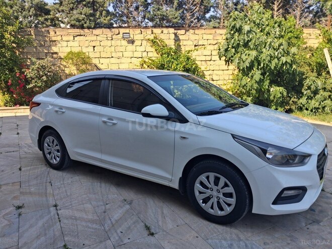 Hyundai Accent-4