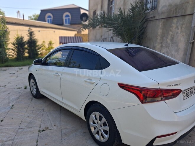 Hyundai Accent-7