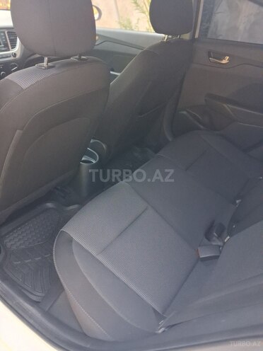 Hyundai Accent-10