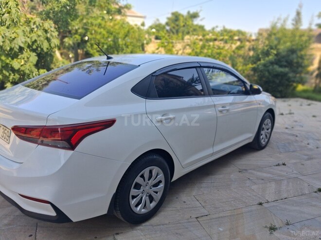 Hyundai Accent-6