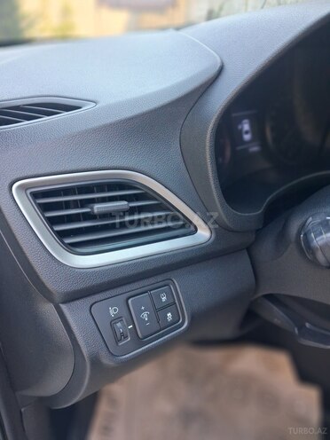 Hyundai Accent-9