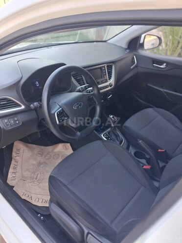 Hyundai Accent-8