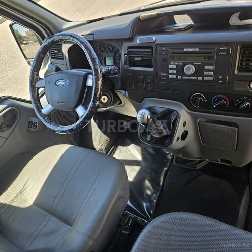 Ford Transit-4
