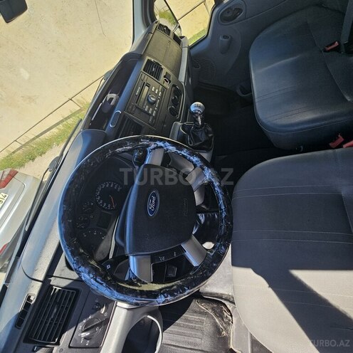 Ford Transit-6