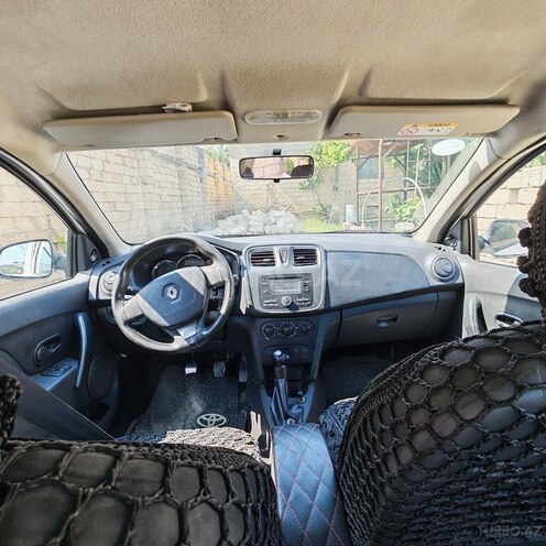 Renault Logan-6