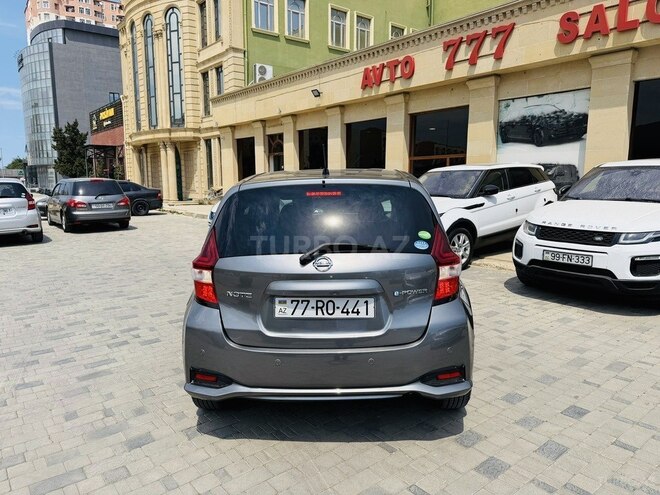 Nissan Note-7