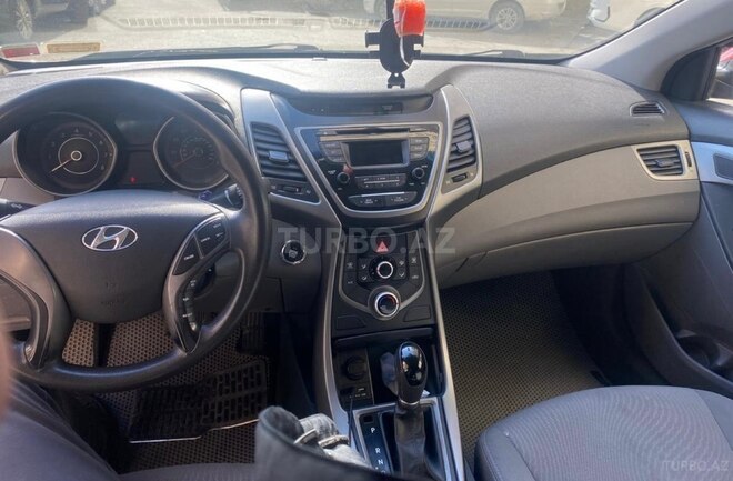Hyundai Elantra-6