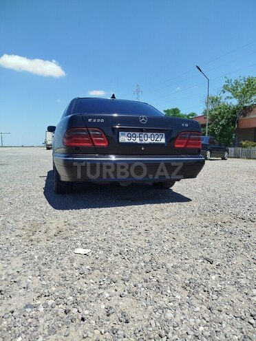 Mercedes E 220-3