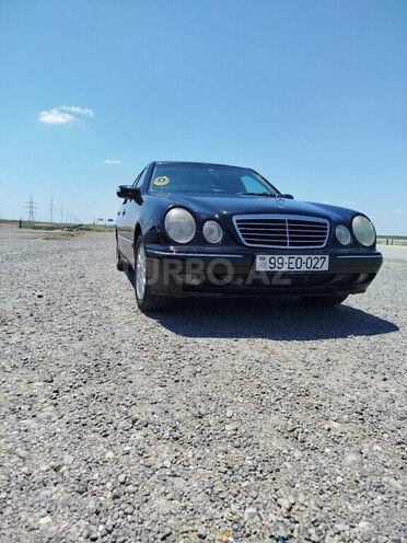 Mercedes E 220-1