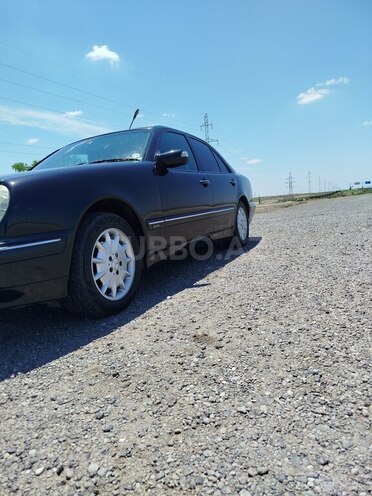 Mercedes E 220-2