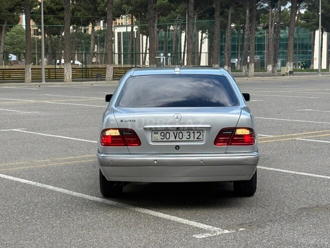 Mercedes E 240-6
