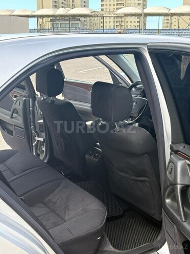 Mercedes E 240-10