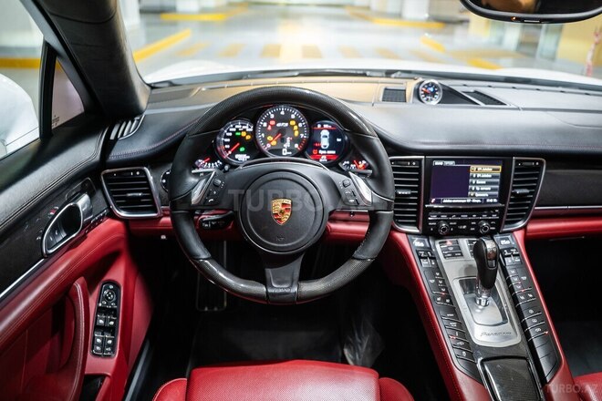 Porsche Panamera GTS-17