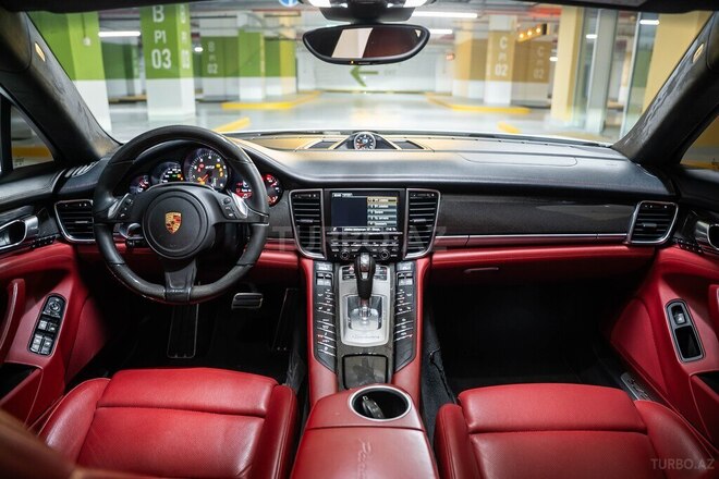 Porsche Panamera GTS-16