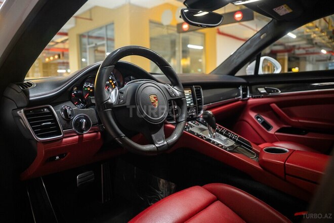 Porsche Panamera GTS-15