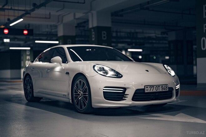 Porsche Panamera GTS-4