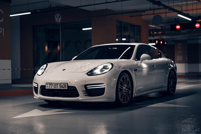 Porsche Panamera GTS-3