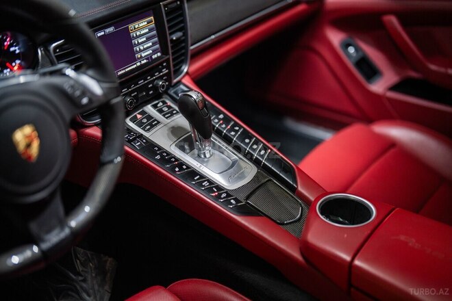 Porsche Panamera GTS-11