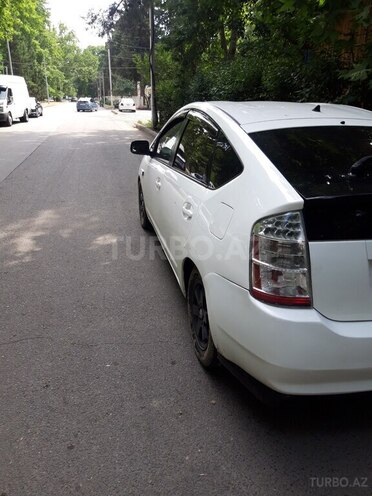 Toyota Prius-4