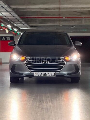 Hyundai Elantra-1